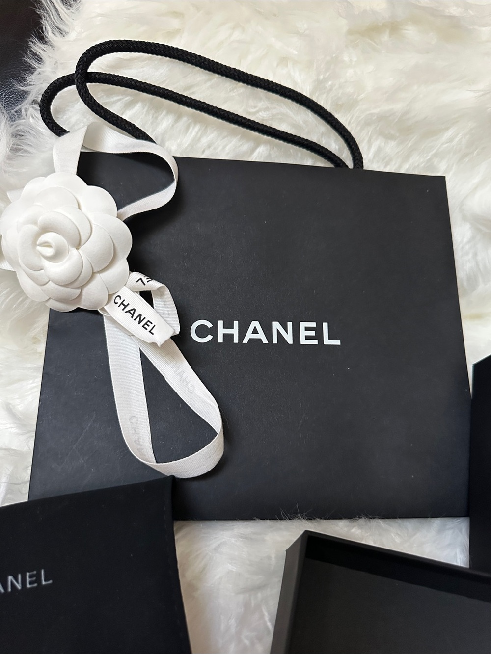 Authentic CHANEL gift box with dust pouch. - Picture 7 of 7